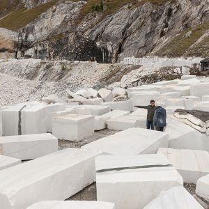 Auswahl der Steine im Steinbruch