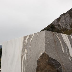 Steinblock im Steinbruch